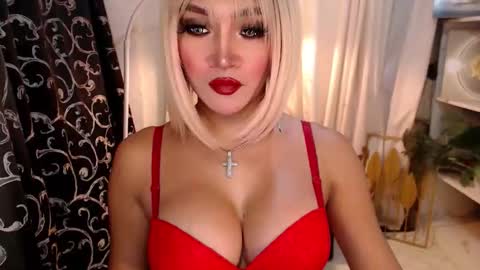 Snapshot of goddessquinnie chatting on October 9, 12:08 am quinnie online show from October 9, 12:08 am