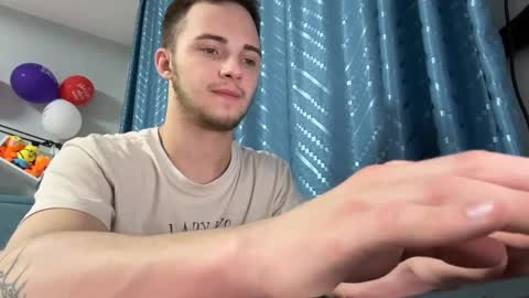 Snapshot of golden_boyyy21 chatting on February 24, 11:30 pm Golden boyyy21 online show from February 24, 11:30 pm