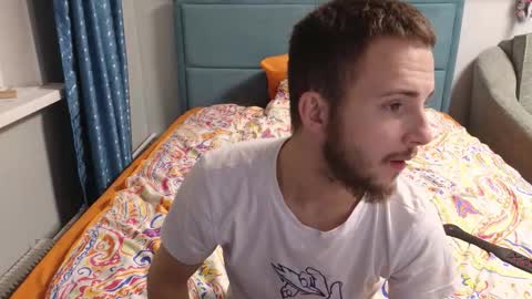 Snapshot of golden_boyyy21 chatting on October 26, 8:59 pm Golden boyyy21 online show from October 26, 8:59 pm