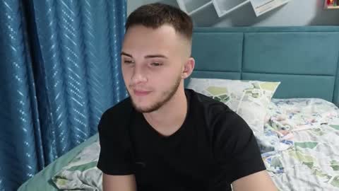 Snapshot of golden_boyyy21 chatting on November 8, 12:44 am Golden boyyy21 online show from November 8, 12:44 am