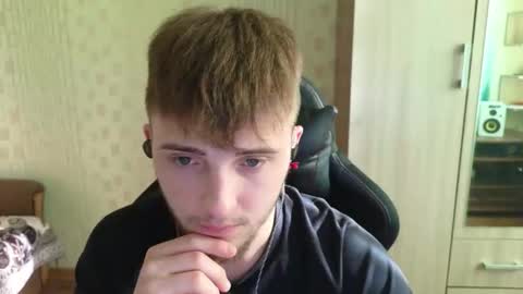 Golden boyyy21 online show from March 30, 1:45 pm