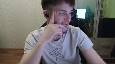 Golden boyyy21 online show from April 19, 9:50 pm