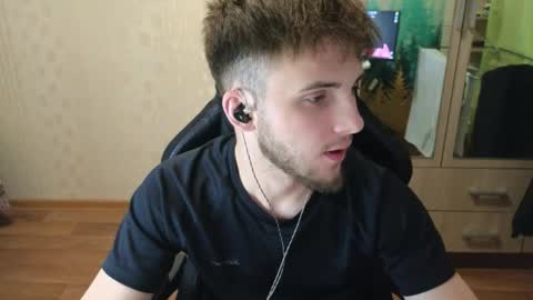 Golden boyyy21 online show from April 20, 10:00 pm