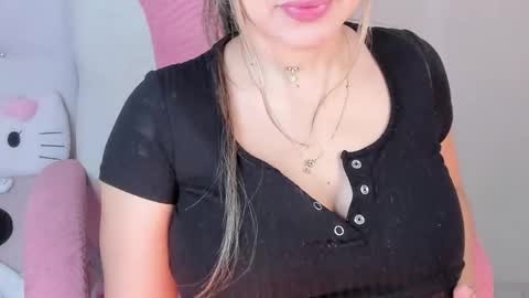 golden_issy online show from April 25, 2:47 am