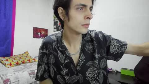 Snapshot of golden_ryan chatting on October 13, 2:44 am Jmmmm online show from October 13, 2:44 am