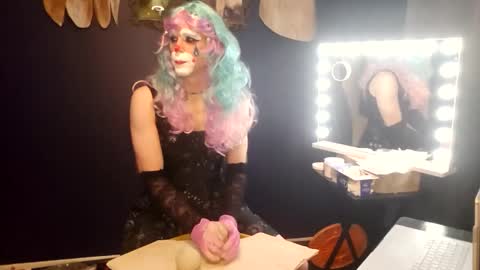 Snapshot of goldenfoil chatting on November 5, 1:55 pm Lilly online show from November 5, 1:55 pm