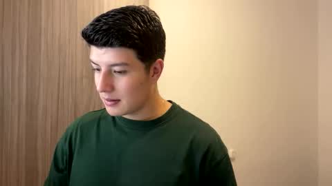 goldenknight33 online show from October 28, 5:26 pm