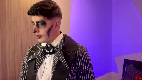 goldenknight33 online show from October 31, 4:30 pm