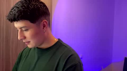 goldenknight33 online show from November 4, 4:17 pm