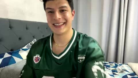 goldenknight33 online show from January 7, 11:18 pm