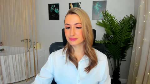 Olivia online show from February 19, 3:28 am