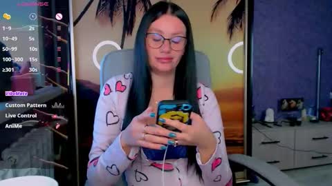 Snapshot of goldenwitchx chatting on September 30, 5:23 am Polina online show from September 30, 5:23 am