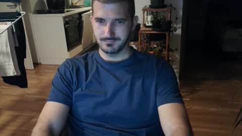 Snapshot of goldnic_10 chatting on October 25, 5:04 am goldnic_10 online show from October 25, 5:04 am