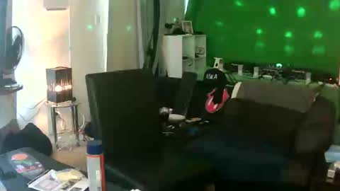 Snapshot of goldyguy011 chatting on February 20, 7:12 am goldyguy011 online show from February 20, 7:12 am