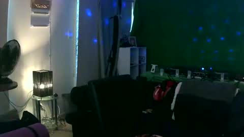 Snapshot of goldyguy011 chatting on February 25, 7:52 am goldyguy011 online show from February 25, 7:52 am