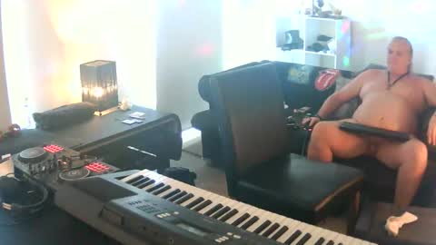 Snapshot of goldyguy011 chatting on September 28, 2:50 am goldyguy011 online show from September 28, 2:50 am