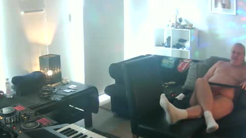 Snapshot of goldyguy011 chatting on October 1, 1:44 am goldyguy011 online show from October 1, 1:44 am