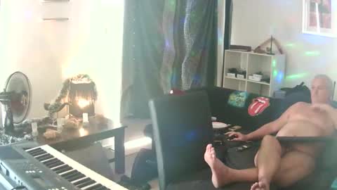 Snapshot of goldyguy011 chatting on November 24, 2:11 am goldyguy011 online show from November 24, 2:11 am