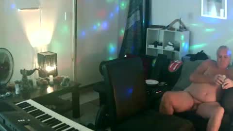 Snapshot of goldyguy011 chatting on November 30, 2:54 pm goldyguy011 online show from November 30, 2:54 pm