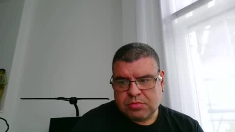 Snapshot of gomezgonz5 chatting on October 2, 11:39 am gomezgonz5 online show from October 2, 11:39 am