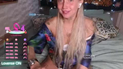 goodgirl0024 online show from April 20, 8:32 pm