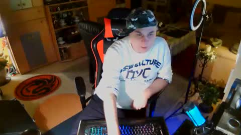 google5001 online show from December 1, 6:24 pm