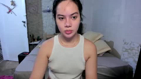 geneviev online show from December 15, 8:07 am