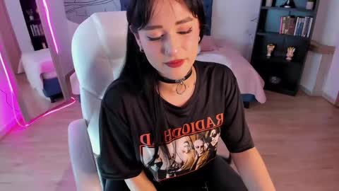 Snapshot of goth_alice chatting on November 20, 7:24 pm Alice online show from November 20, 7:24 pm