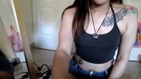 Snapshot of gothbaby305 chatting on February 4, 8:49 pm gothbaby305 online show from February 4, 8:49 pm