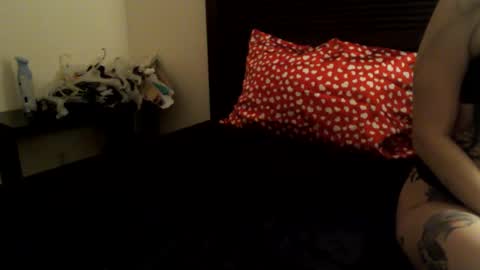 Snapshot of gothbaby305 chatting on March 4, 7:51 am gothbaby305 online show from March 4, 7:51 am