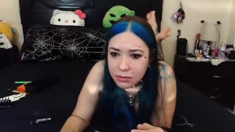 Snapshot of gothbaby305 chatting on October 18, 6:30 pm gothbaby305 online show from October 18, 6:30 pm