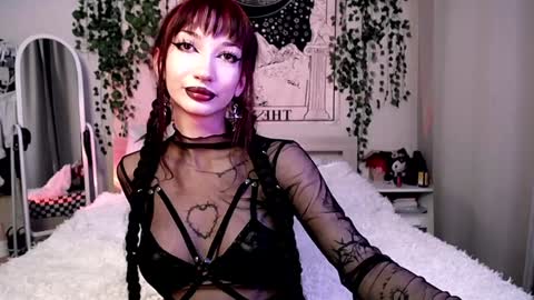 Snapshot of gothdesss chatting on January 16, 10:12 pm    online show from January 16, 10:12 pm