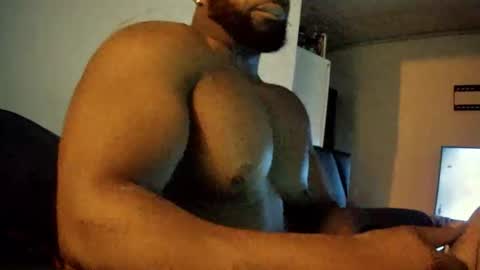 Snapshot of gotthehornz chatting on November 7, 4:12 am gotthehornz online show from November 7, 4:12 am