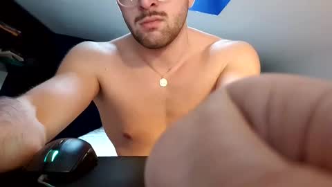 Snapshot of goura2000 chatting on March 9, 5:17 pm goura2000 online show from March 9, 5:17 pm