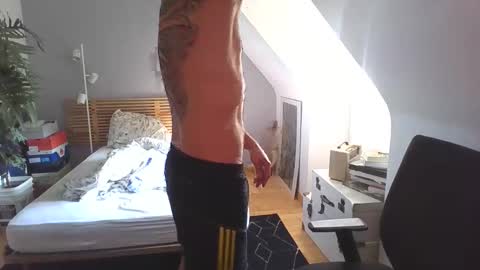 Snapshot of goura2000 chatting on October 13, 2:28 pm goura2000 online show from October 13, 2:28 pm