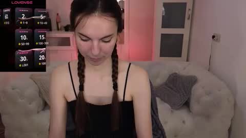 Snapshot of grace_autumn_mood chatting on October 16, 6:03 am grace_autumn_mood online show from October 16, 6:03 am