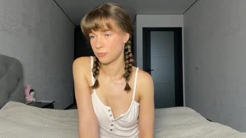 Snapshot of gracefulcharm_ chatting on January 25, 7:28 am Daria online show from January 25, 7:28 am