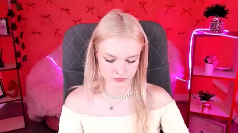 Snapshot of graceglamour chatting on November 22, 5:50 am Grace Glamour online show from November 22, 5:50 am