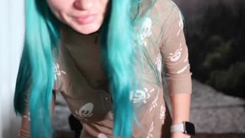 Snapshot of gracegreen chatting on December 14, 9:07 am I will be glad to see you 30 N 1800 - 2300 gmt3 online show from December 14, 9:07 am