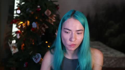 Snapshot of gracegreen chatting on December 17, 8:23 am I will be glad to see you 30 N 1800 - 2300 gmt3 online show from December 17, 8:23 am