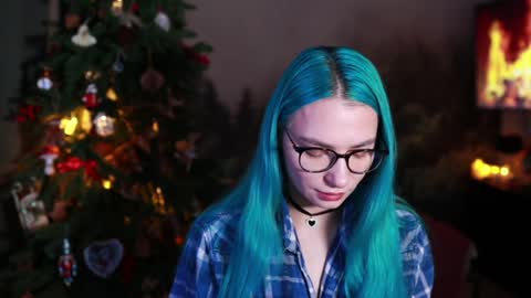 Snapshot of gracegreen chatting on December 21, 1:21 pm I will be glad to see you 30 N 1800 - 2300 gmt3 online show from December 21, 1:21 pm