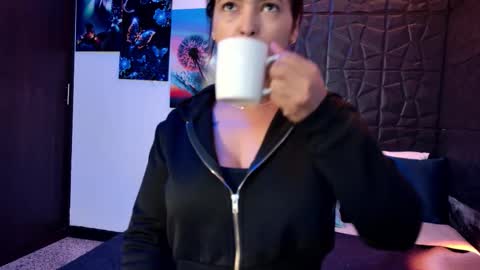 Snapshot of graceymilf999 chatting on November 5, 11:21 am Gracey Milf online show from November 5, 11:21 am