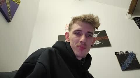 Snapshot of graff4 chatting on December 29, 9:20 pm Smallcom online show from December 29, 9:20 pm