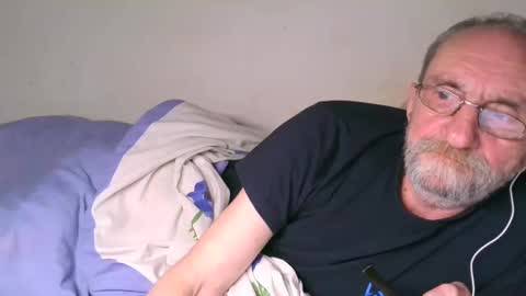 Snapshot of grandpa_mark chatting on January 17, 7:08 am Mark online show from January 17, 7:08 am