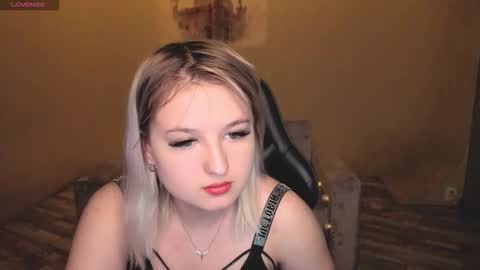 grase_neon online show from February 12, 8:42 am