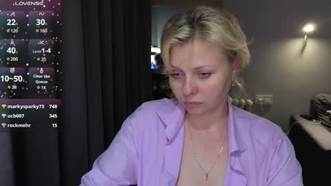 Snapshot of gray_swann chatting on February 20, 7:41 pm Ray online show from February 20, 7:41 pm