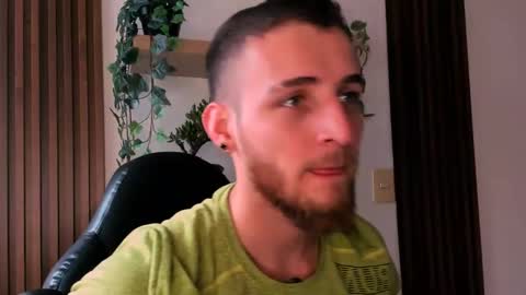 Snapshot of greeneyes_col chatting on November 20, 7:57 pm Juan online show from November 20, 7:57 pm