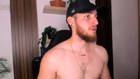 Snapshot of greeneyes_col chatting on December 3, 12:29 am Juan online show from December 3, 12:29 am