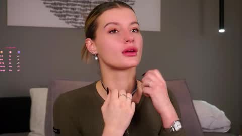 Snapshot of greengazon chatting on December 1, 1:27 pm Kelly online show from December 1, 1:27 pm