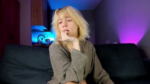 Snapshot of gregory_byyrd chatting on December 7, 7:10 pm Greg-independent model online show from December 7, 7:10 pm